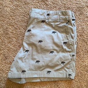 🌺CUTE British Khaki shorts, size 6